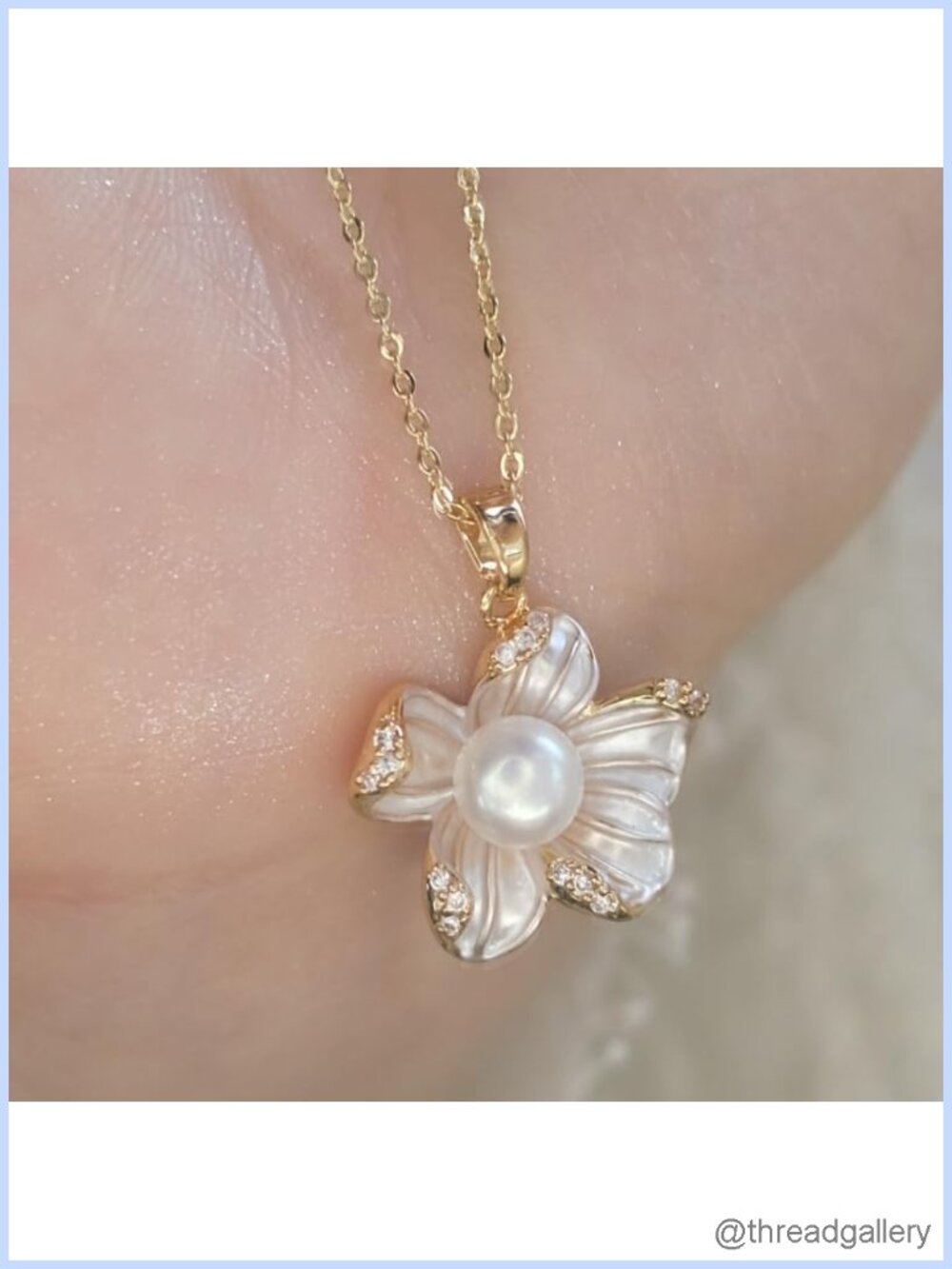 Imitation Pearl Pendant Necklace White Enamel Flower Charm Jewelry for Banquet